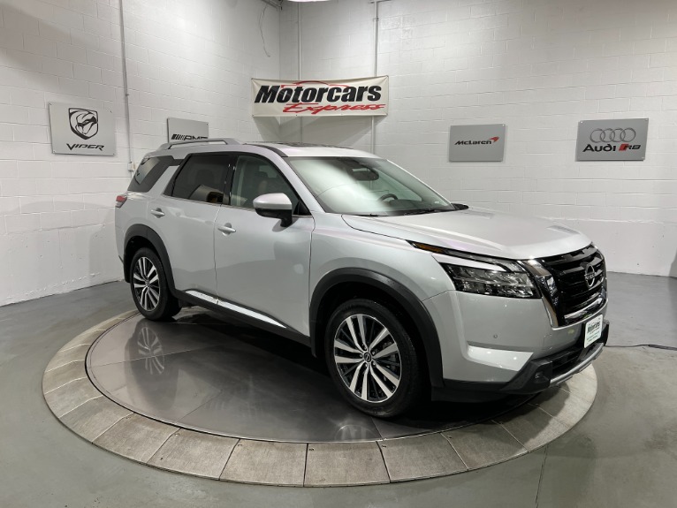 Used-2022-Nissan-Pathfinder-Platinum-4X4