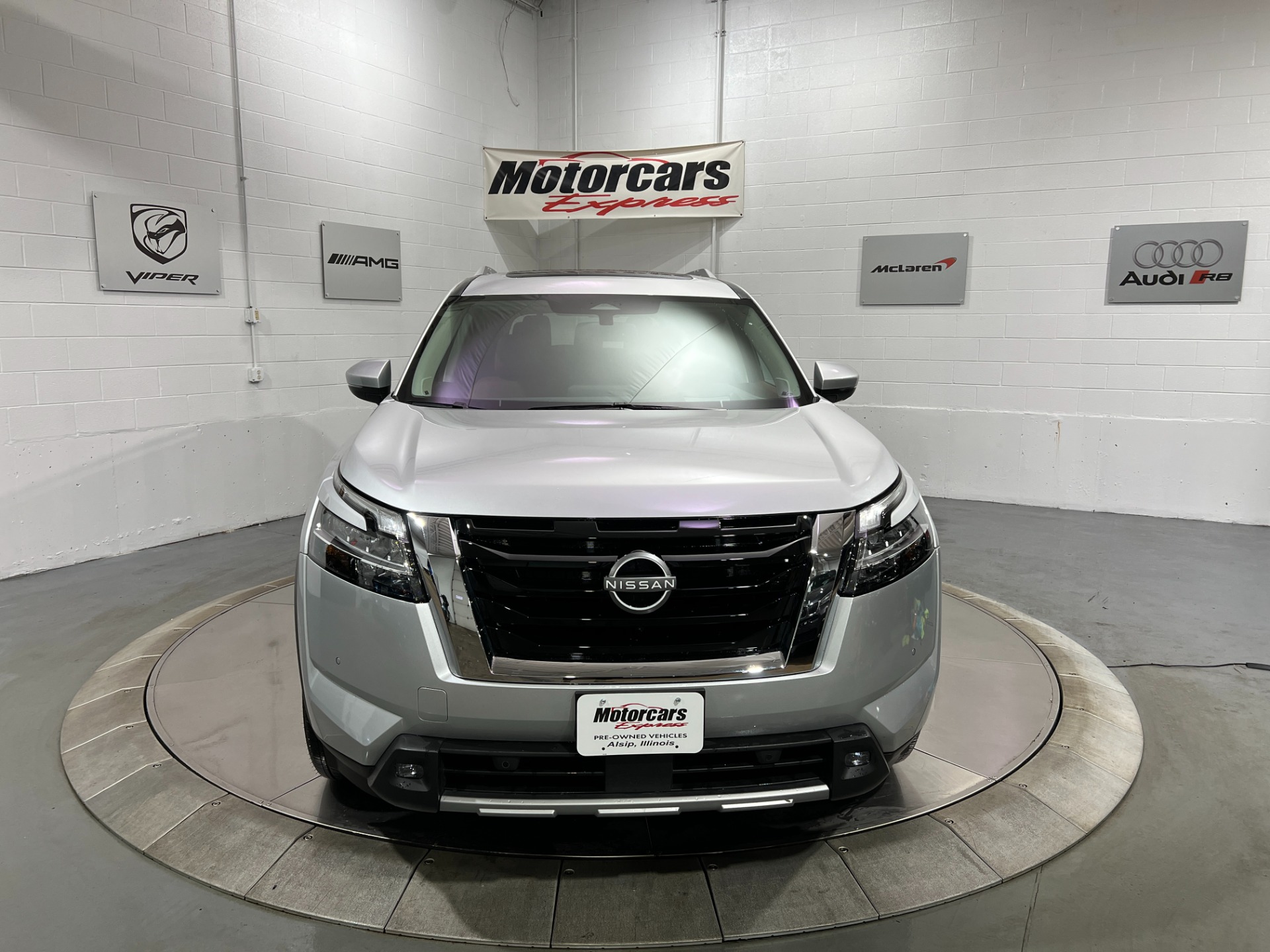 Used-2022-Nissan-Pathfinder-Platinum-4X4