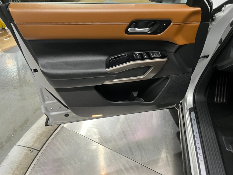 Used-2022-Nissan-Pathfinder-Platinum-4X4