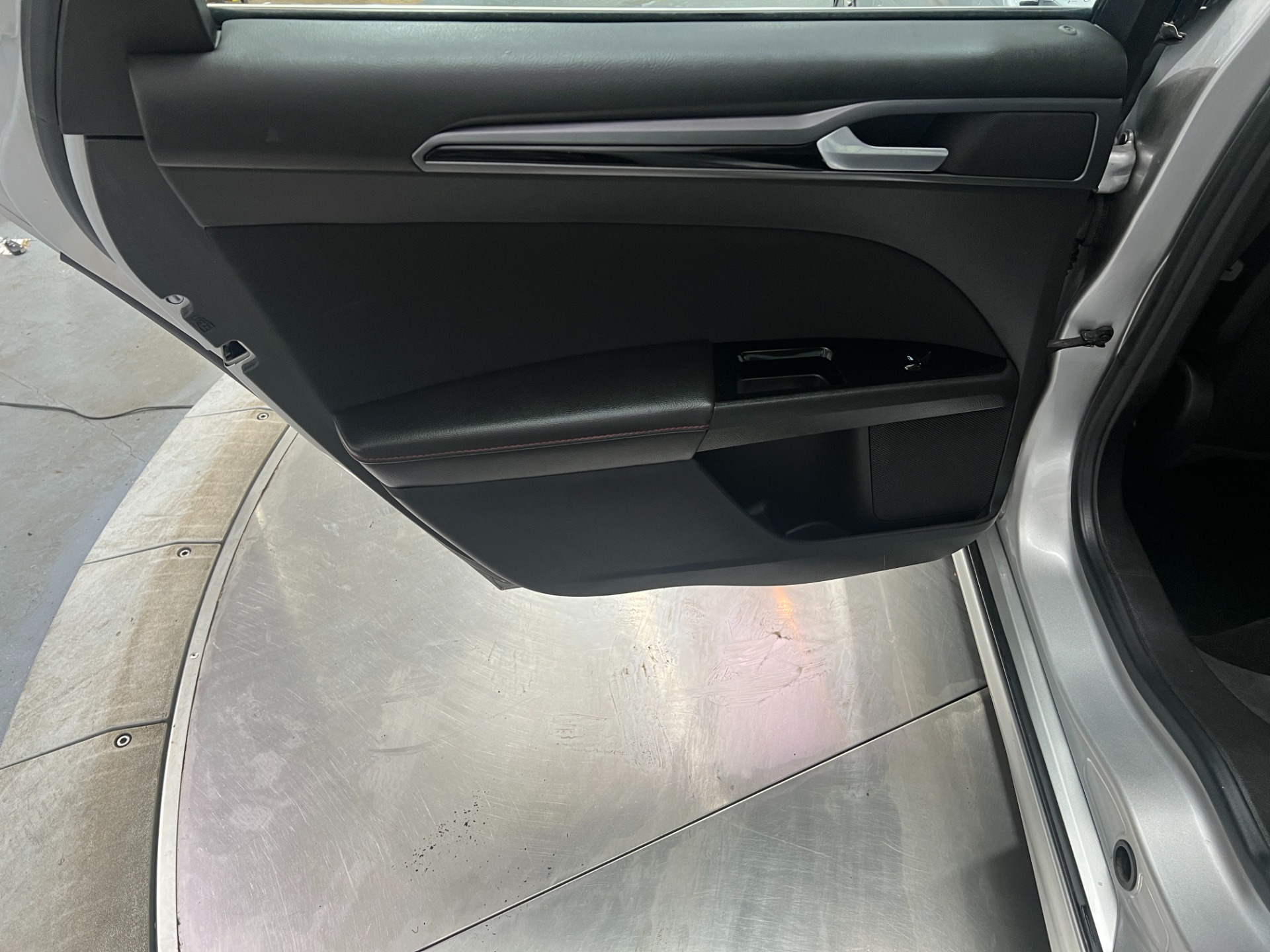 Used-2014-Ford-Fusion-SE--FWD