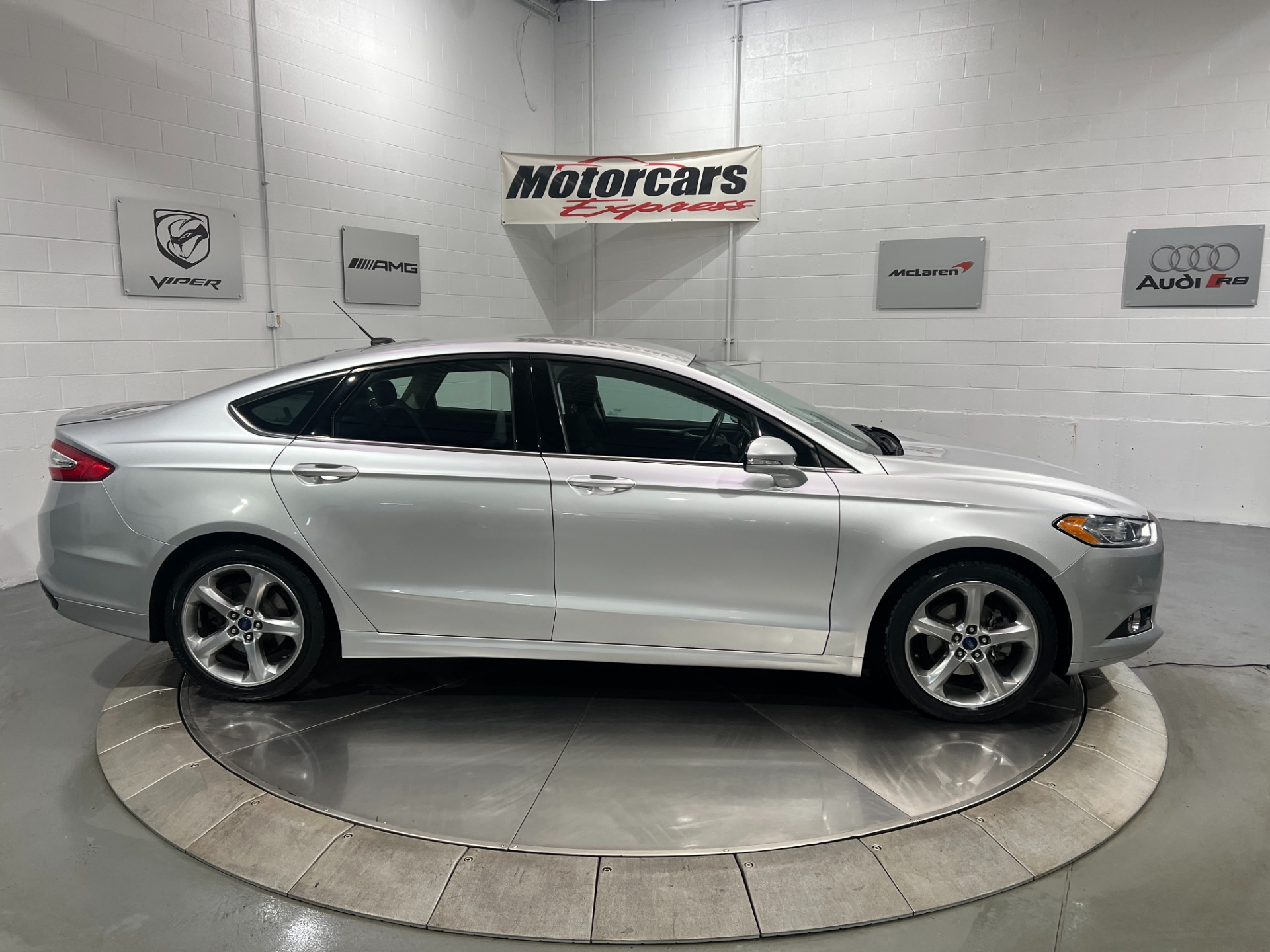 Used-2014-Ford-Fusion-SE--FWD