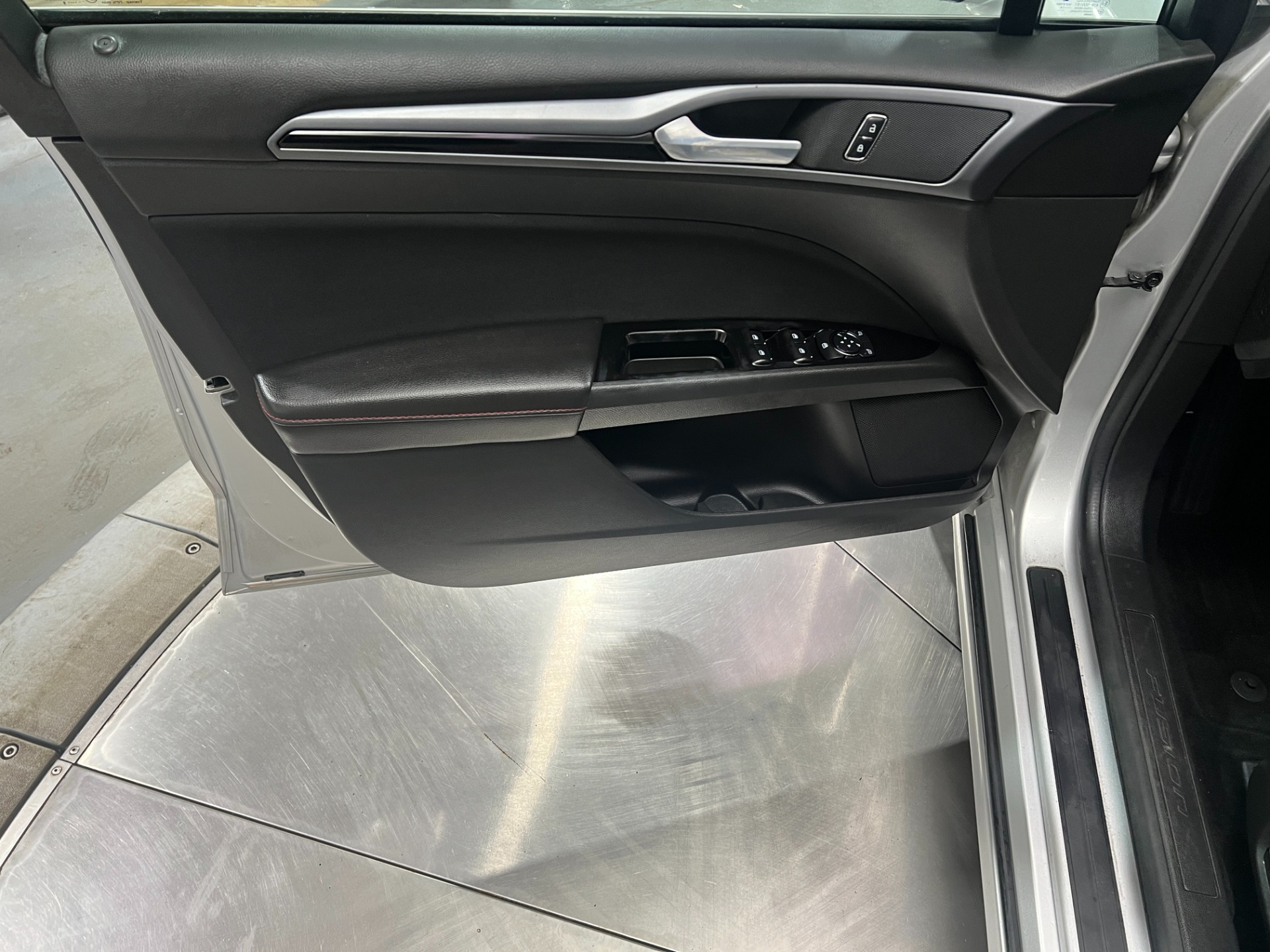 Used-2014-Ford-Fusion-SE--FWD