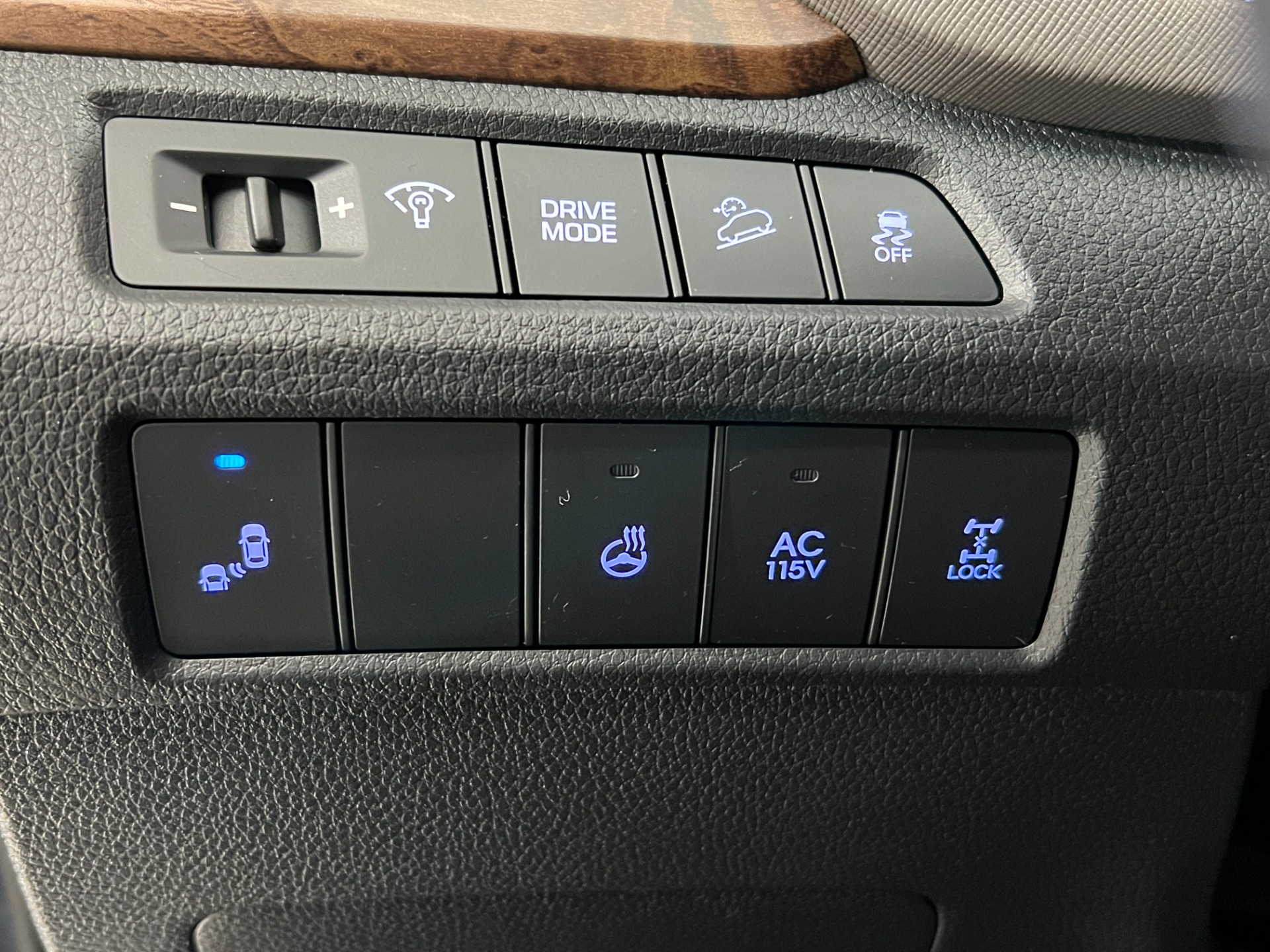 Used-2018-Hyundai-SANTA-FE-Limited-Ultimate-AWD