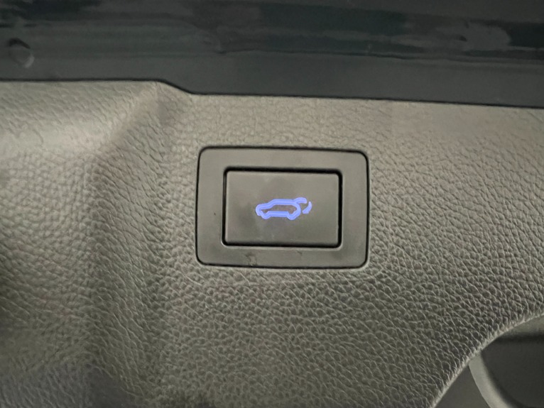 Used-2018-Hyundai-SANTA-FE-Limited-Ultimate-AWD