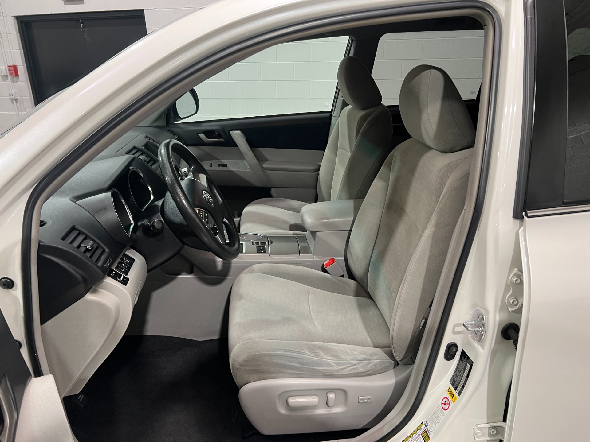 Used-2011-Toyota-Highlander-AWD