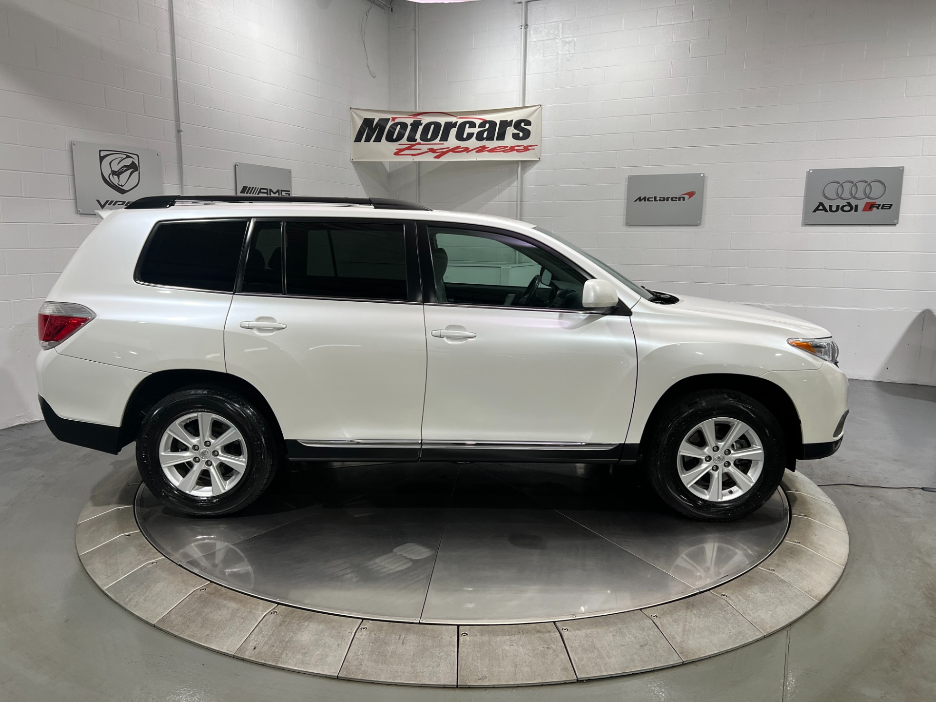 Used-2011-Toyota-Highlander-AWD