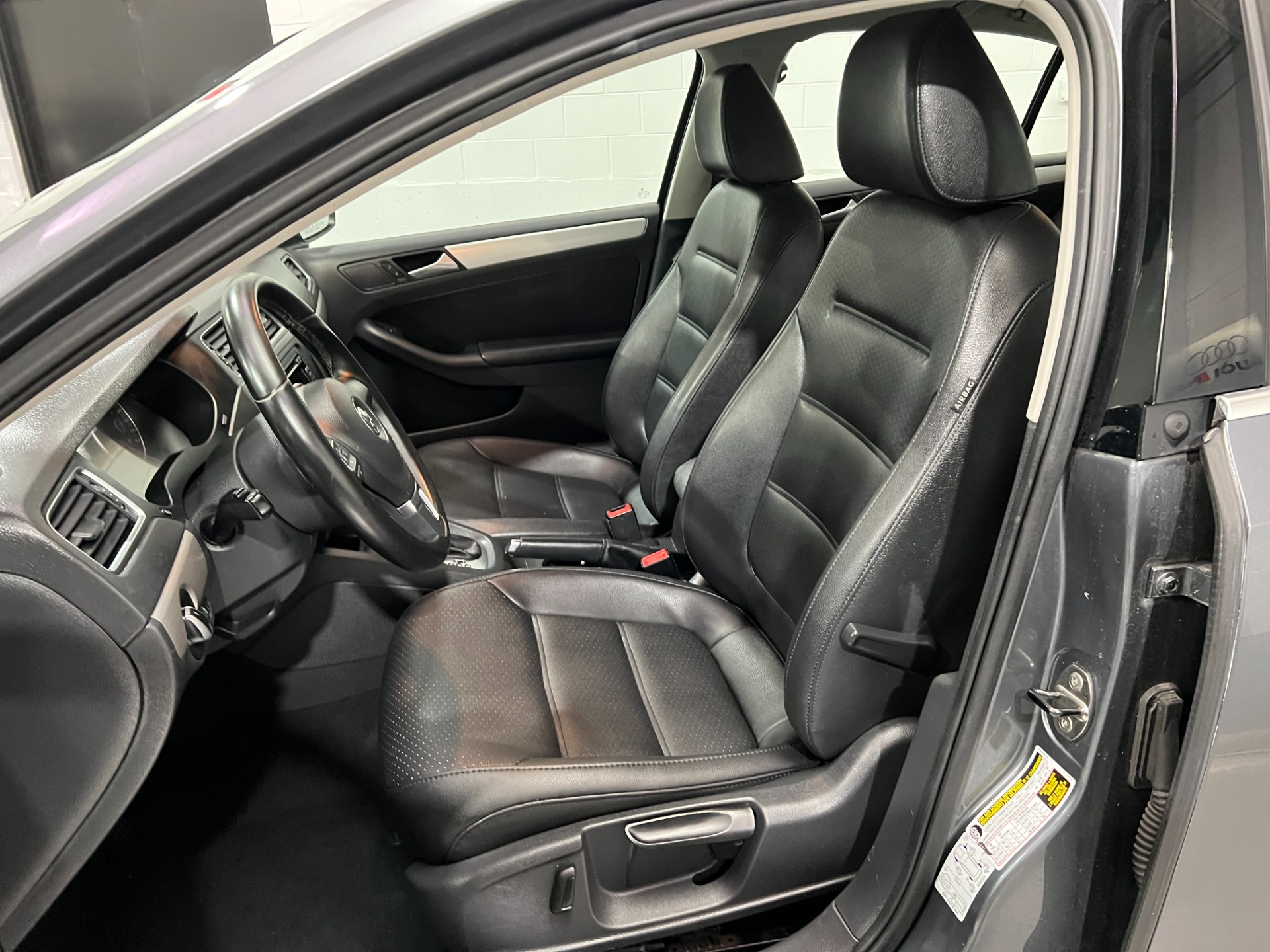 Used-2014-Volkswagen-Jetta-SE-FWD