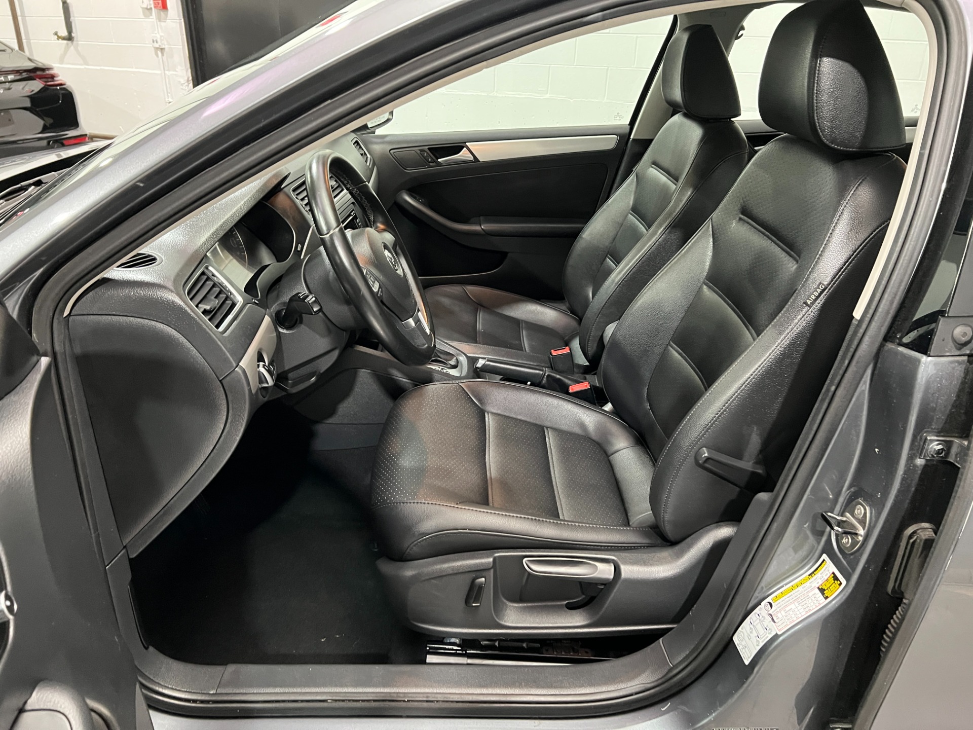 Used-2014-Volkswagen-Jetta-SE-FWD