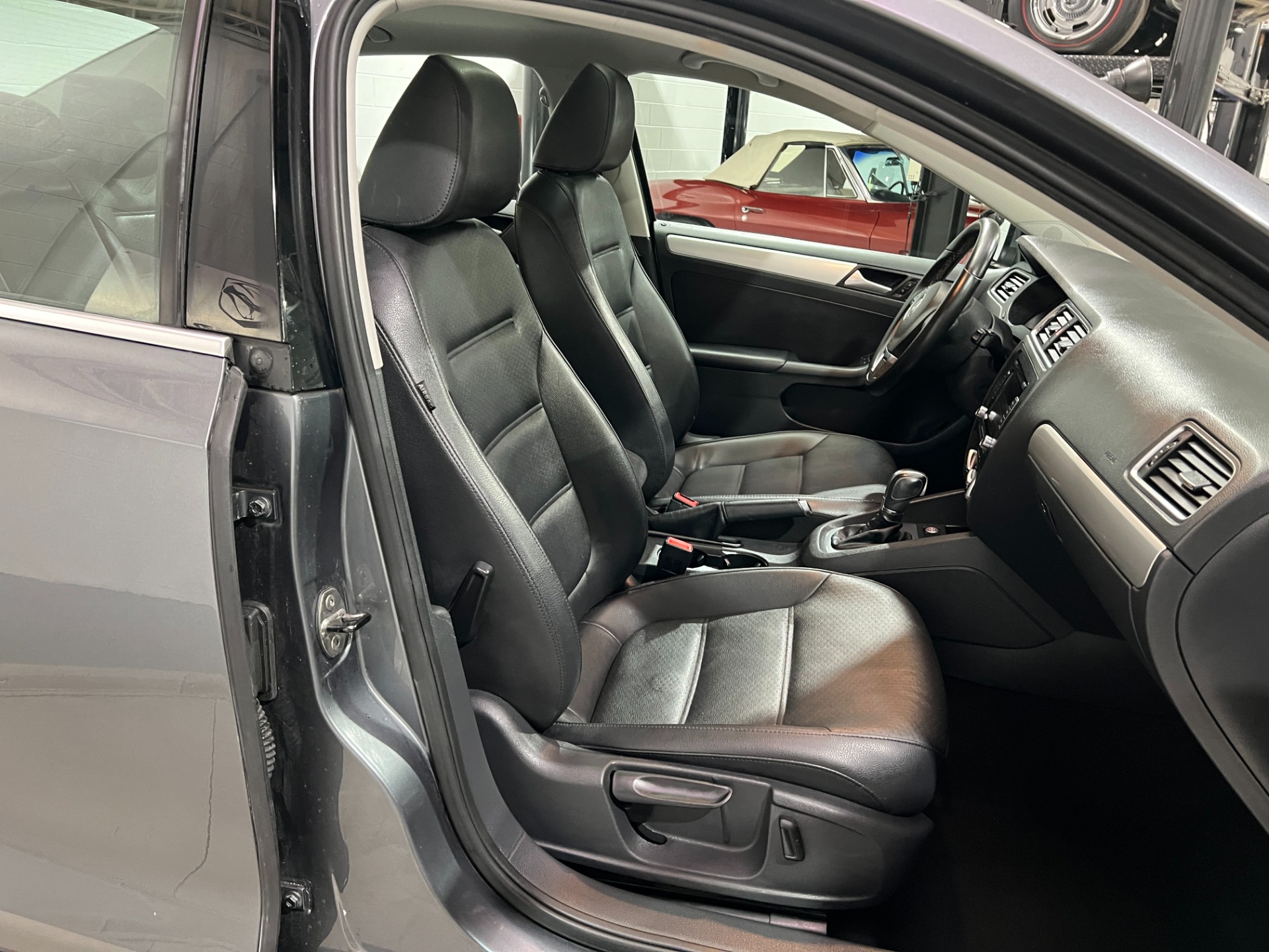Used-2014-Volkswagen-Jetta-SE-FWD