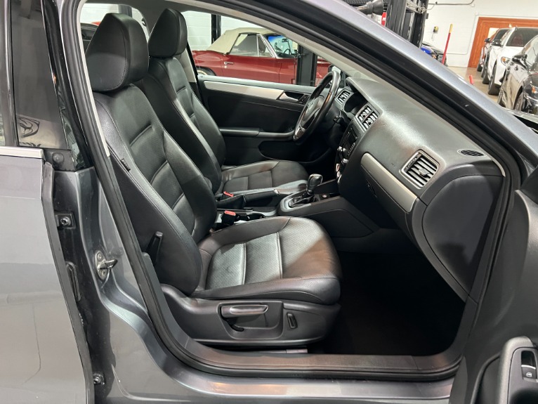 Used-2014-Volkswagen-Jetta-SE-FWD