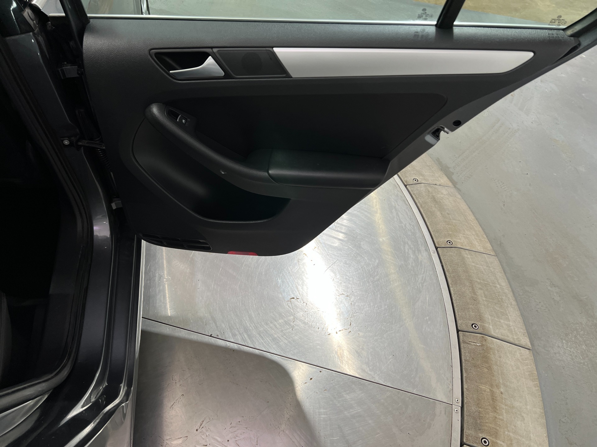 Used-2014-Volkswagen-Jetta-SE-FWD