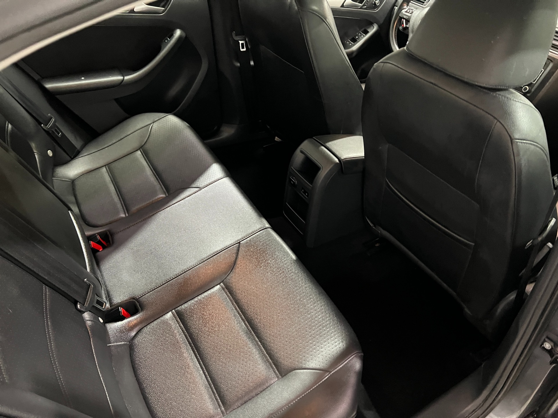 Used-2014-Volkswagen-Jetta-SE-FWD