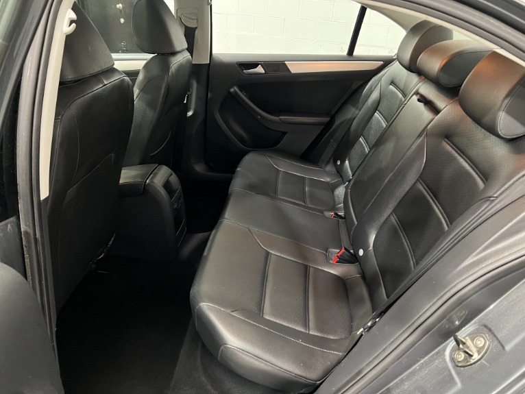 Used-2014-Volkswagen-Jetta-SE-FWD