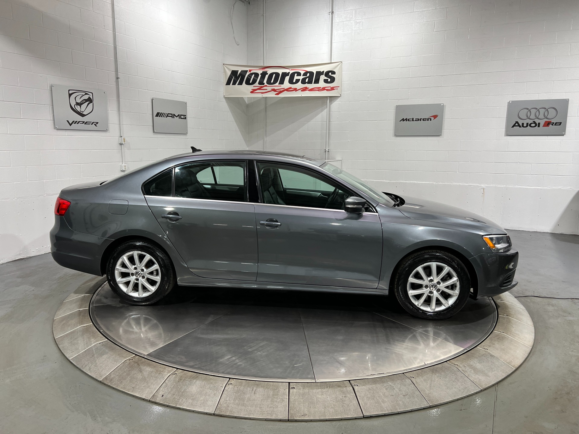 Used-2014-Volkswagen-Jetta-SE-FWD