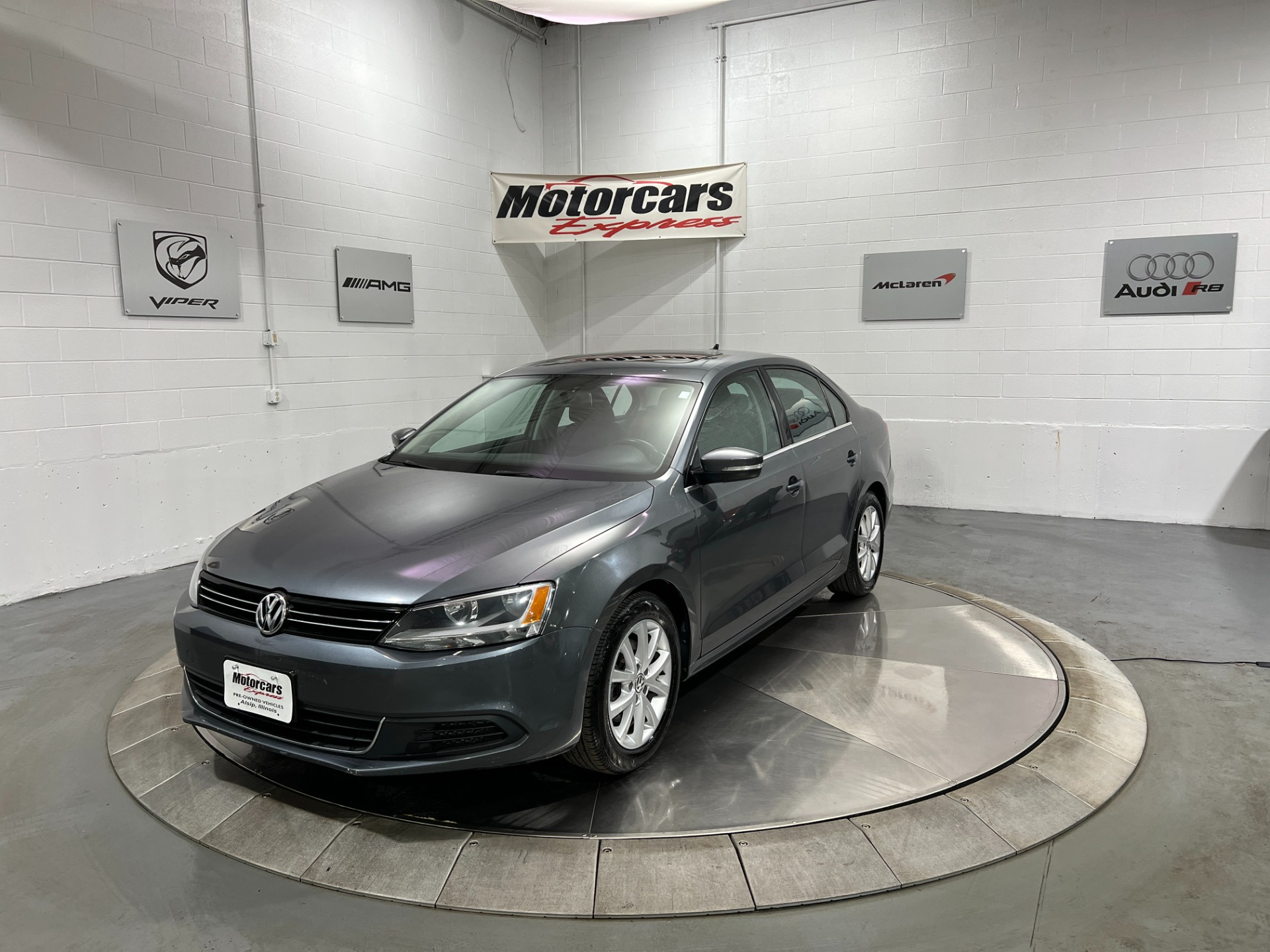 Used-2014-Volkswagen-Jetta-SE-FWD