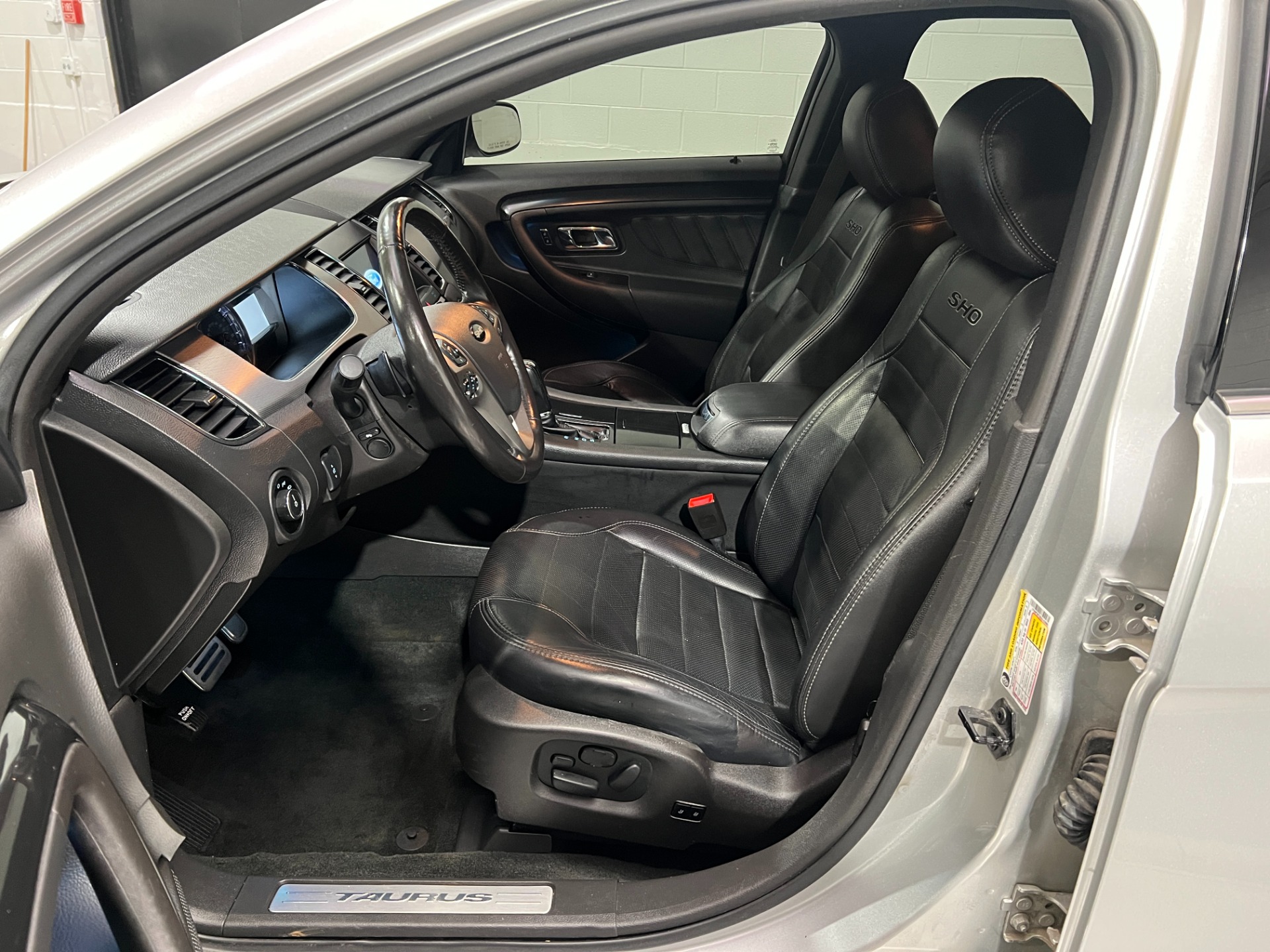Used-2016-Ford-Taurus-SHO-AWD