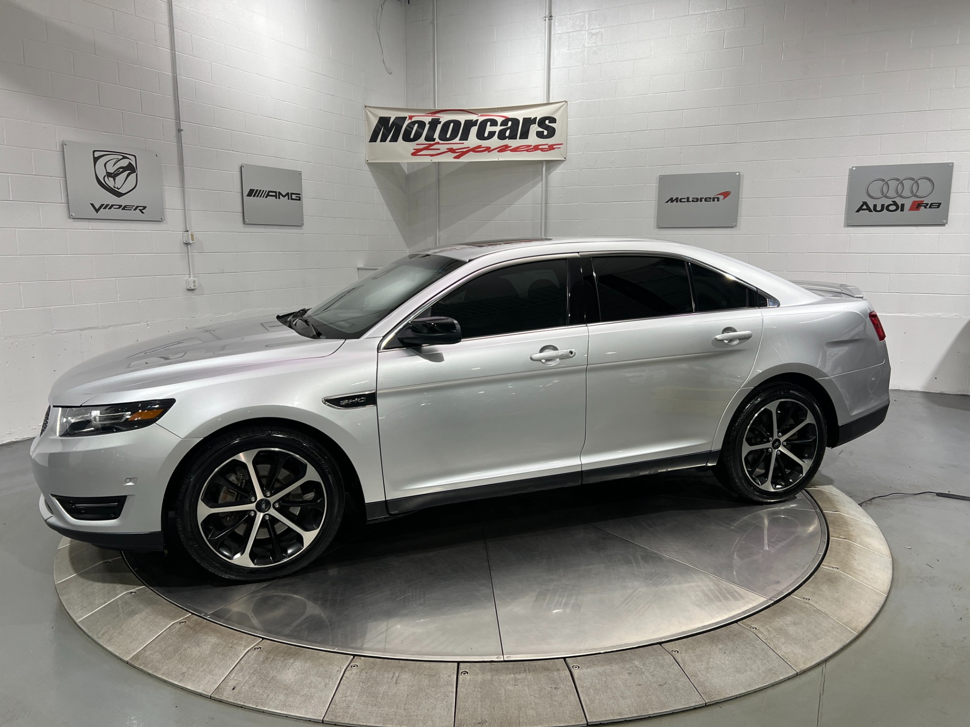 Used-2016-Ford-Taurus-SHO-AWD