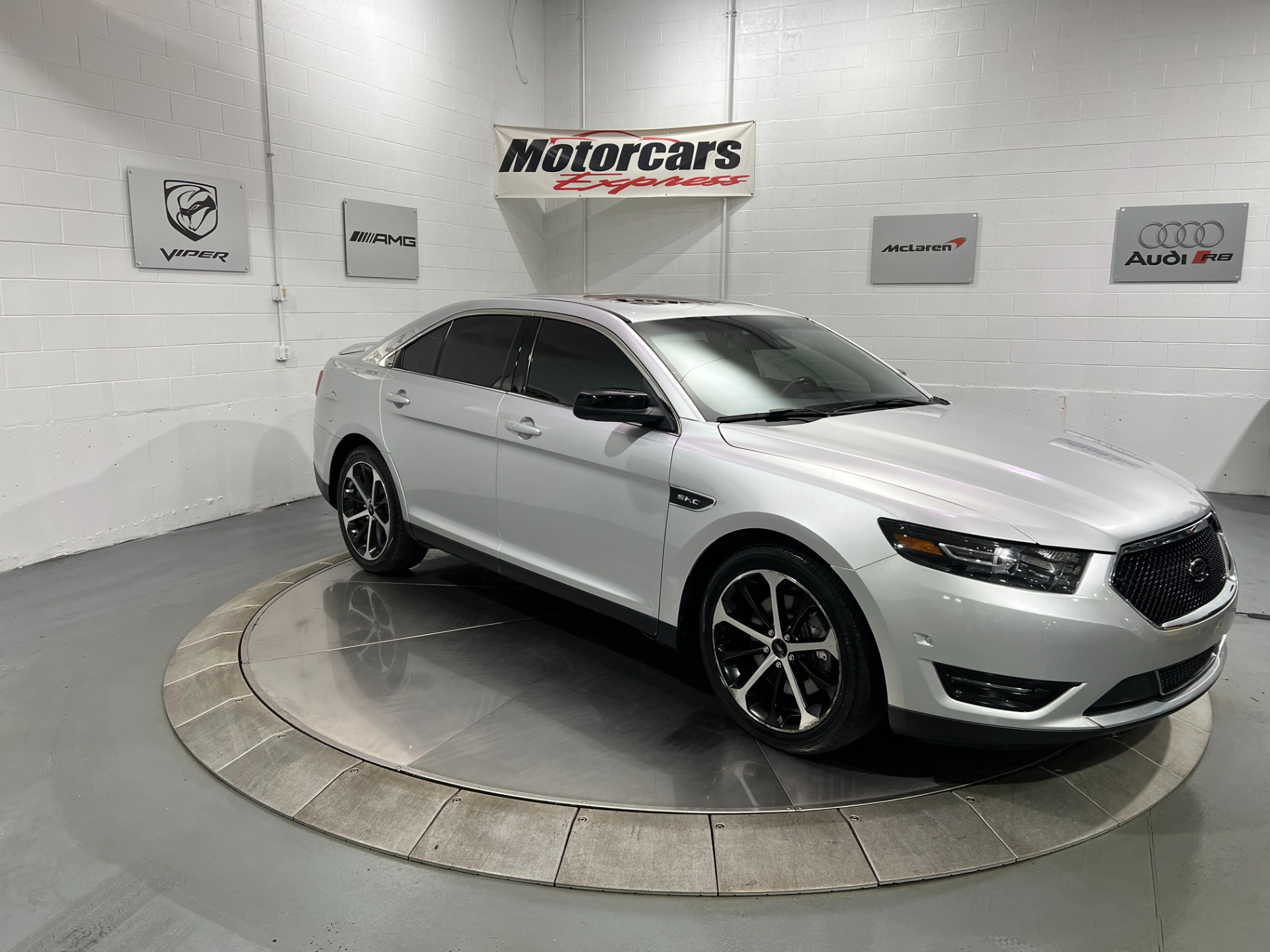 Used-2016-Ford-Taurus-SHO-AWD