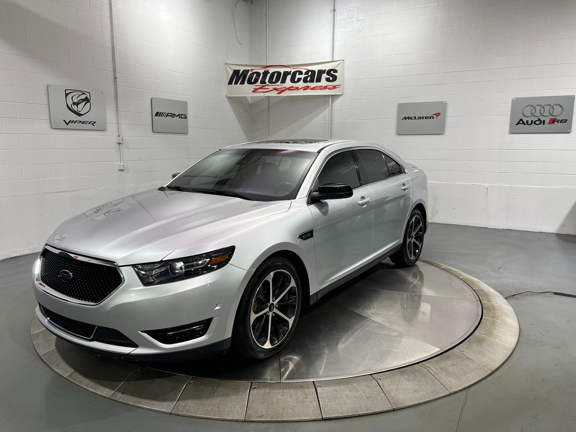 Used-2016-Ford-Taurus-SHO-AWD