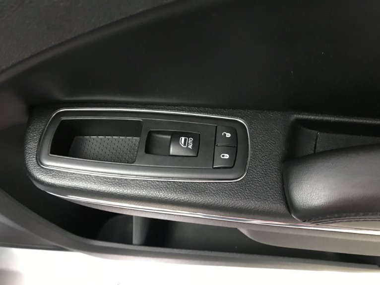 Used-2014-Dodge-Charger-SE