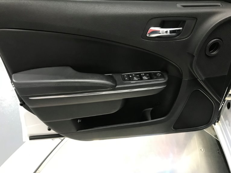Used-2014-Dodge-Charger-SE