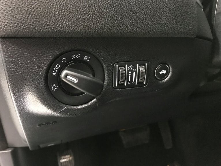 Used-2014-Dodge-Charger-SE