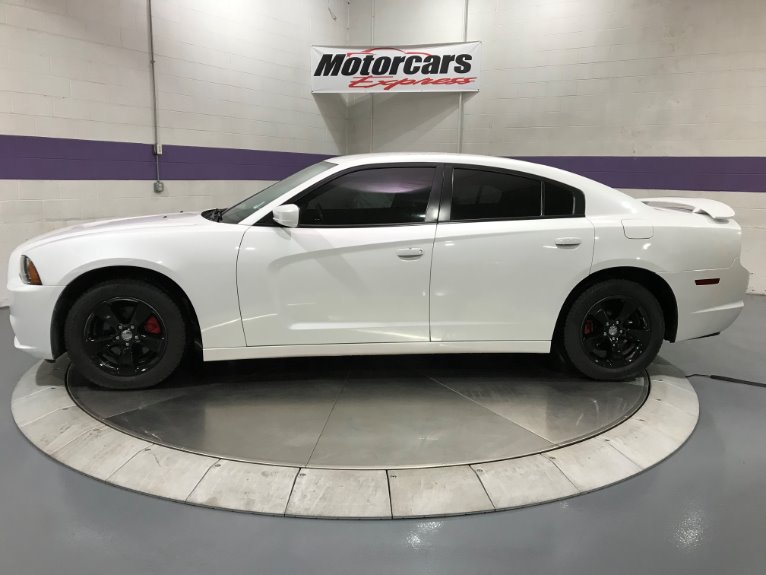Used-2014-Dodge-Charger-SE