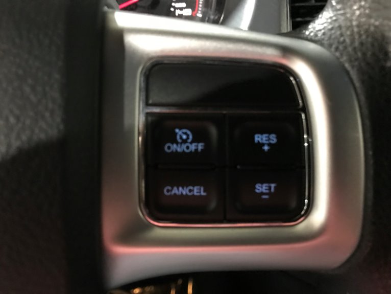 Used-2014-Dodge-Charger-SE