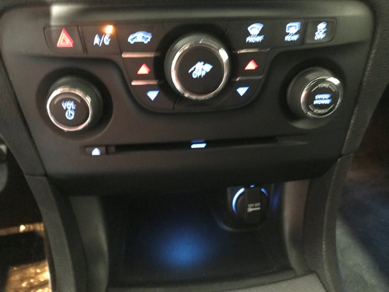 Used-2014-Dodge-Charger-SE