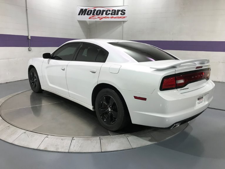 Used-2014-Dodge-Charger-SE