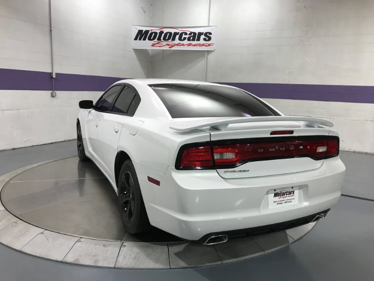 Used-2014-Dodge-Charger-SE