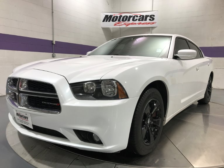Used-2014-Dodge-Charger-SE