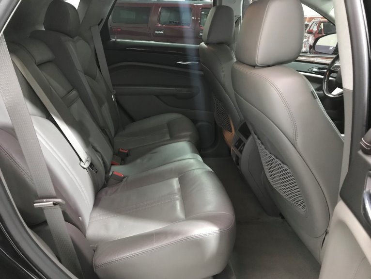 Used-2010-Cadillac-SRX-Luxury-Collection