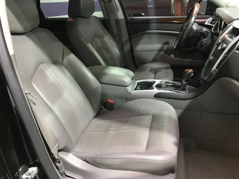 Used-2010-Cadillac-SRX-Luxury-Collection
