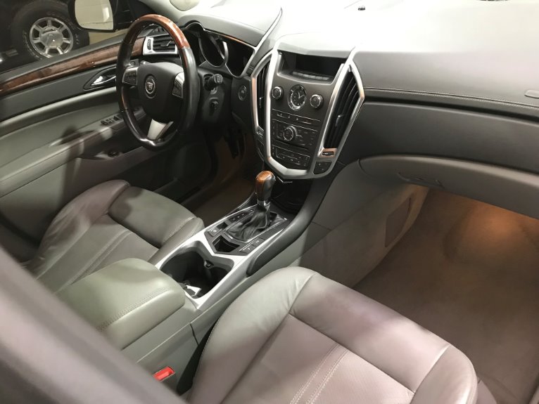 Used-2010-Cadillac-SRX-Luxury-Collection