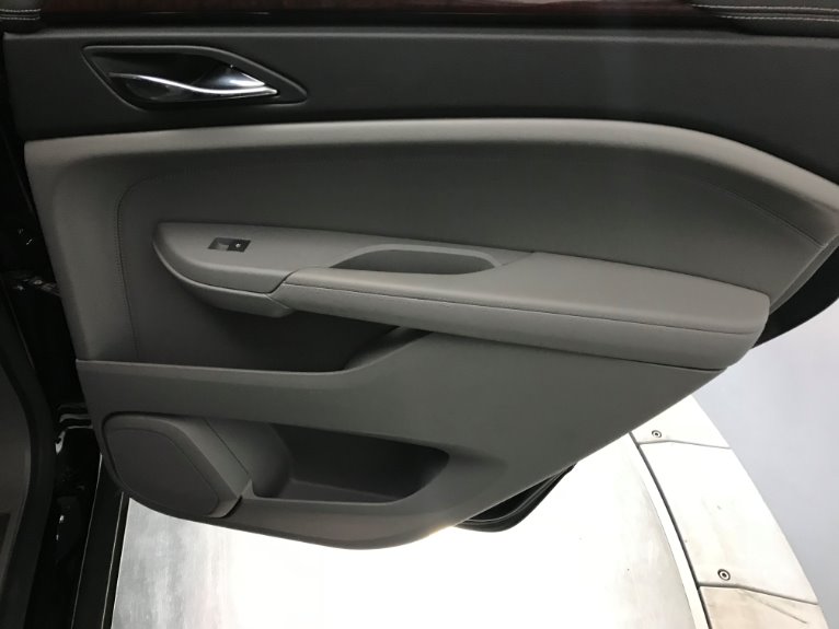 Used-2010-Cadillac-SRX-Luxury-Collection