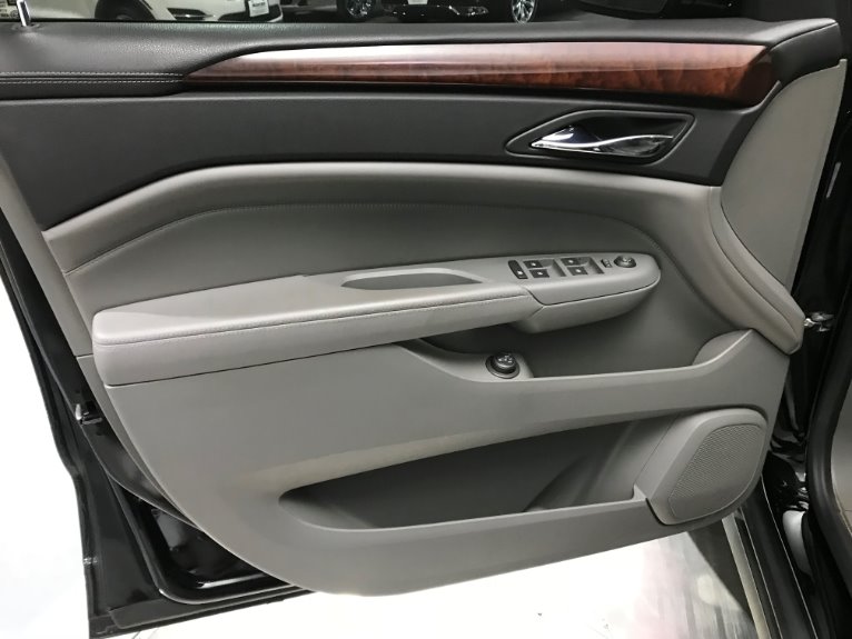 Used-2010-Cadillac-SRX-Luxury-Collection