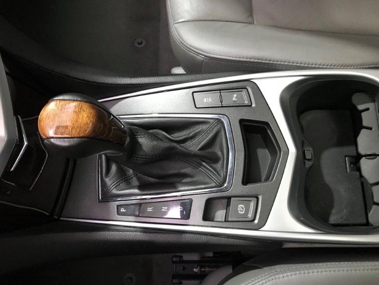 Used-2010-Cadillac-SRX-Luxury-Collection