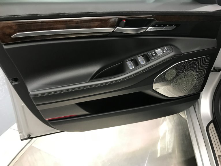 Used-2018-Genesis-G90-AWD-50L-Ultimate