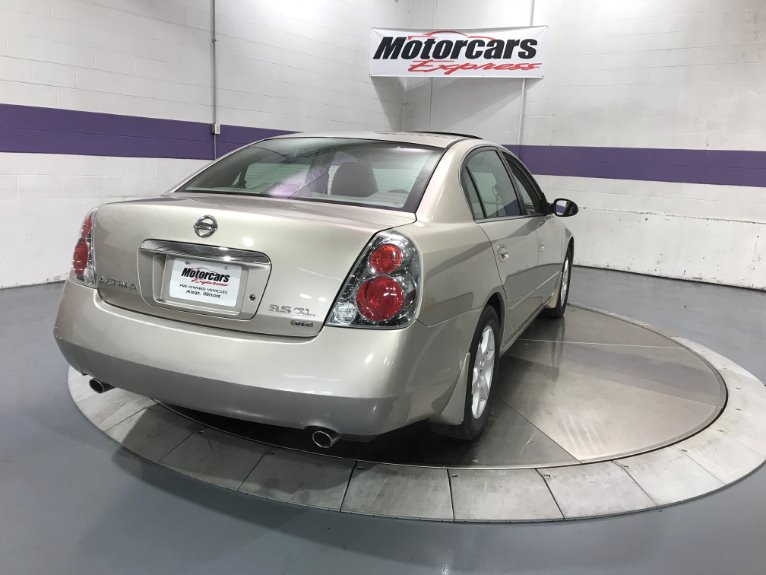 Used-2006-Nissan-Altima-35-SE
