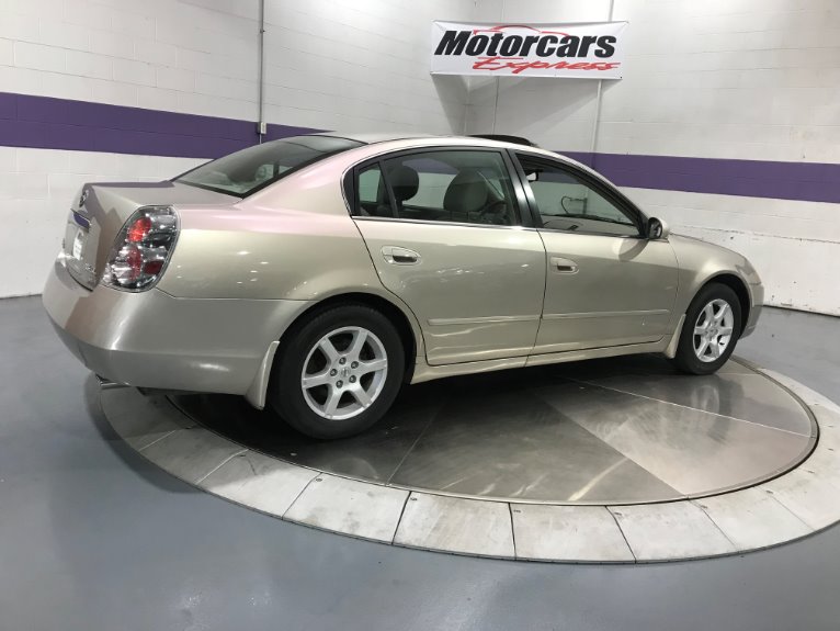 Used-2006-Nissan-Altima-35-SE