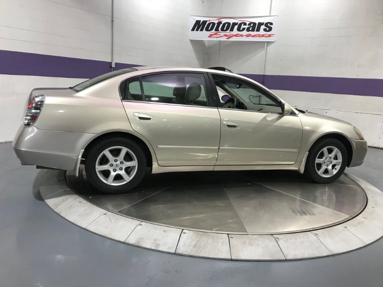Used-2006-Nissan-Altima-35-SE