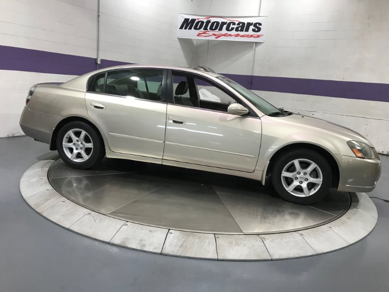 Used-2006-Nissan-Altima-35-SE