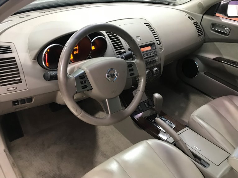 Used-2006-Nissan-Altima-35-SE