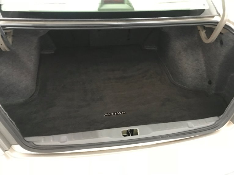 Used-2006-Nissan-Altima-35-SE