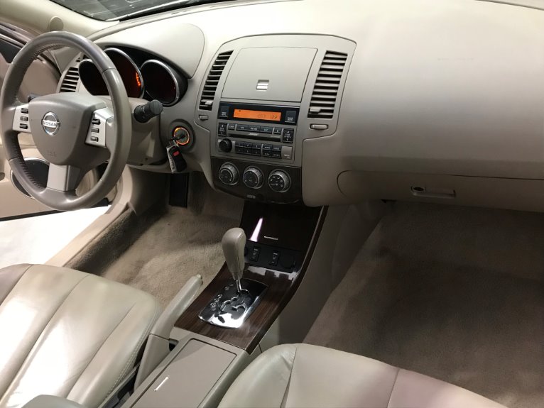 Used-2006-Nissan-Altima-35-SE