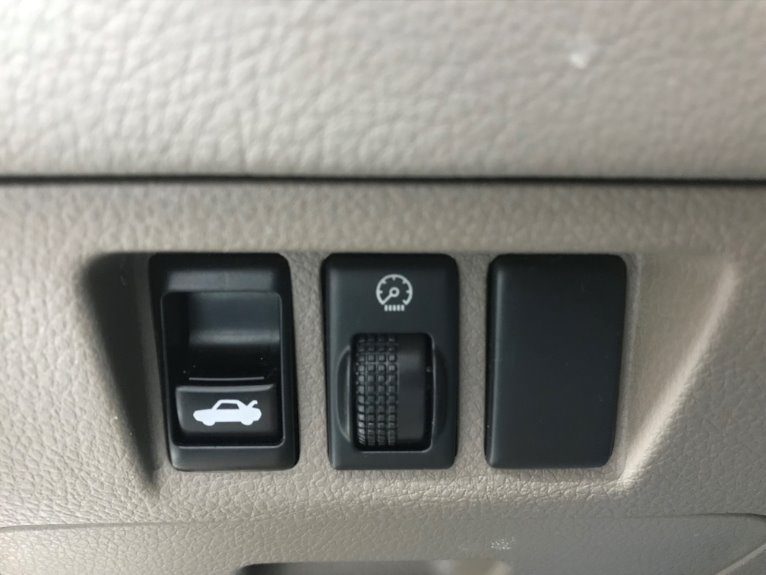 Used-2006-Nissan-Altima-35-SE