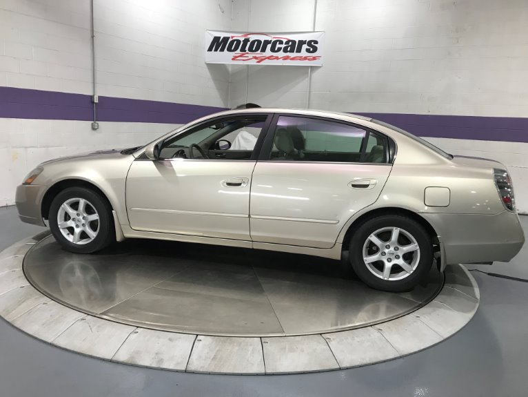 Used-2006-Nissan-Altima-35-SE