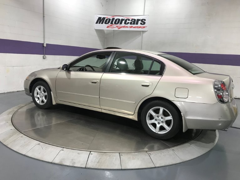 Used-2006-Nissan-Altima-35-SE