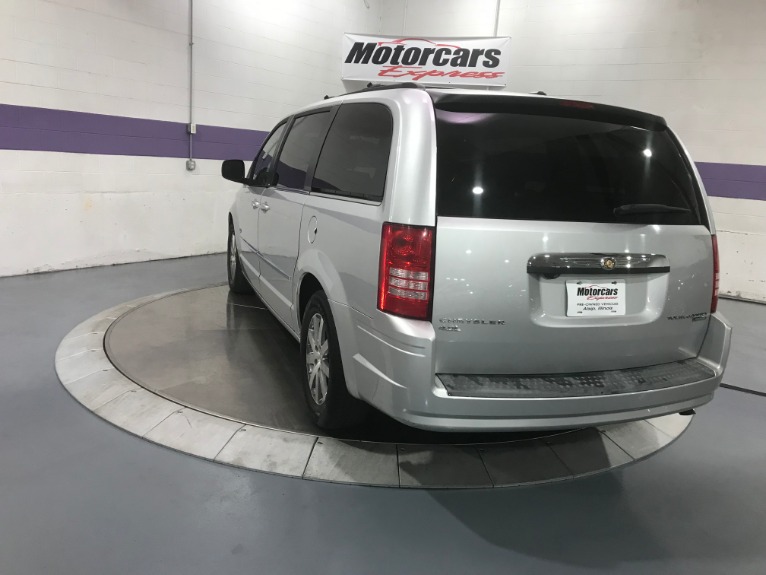 Used-2009-Chrysler-Town-and-Country-Touring